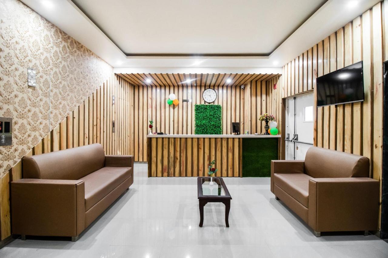 Hotel Grand 81 Faridabad Zewnętrze zdjęcie
