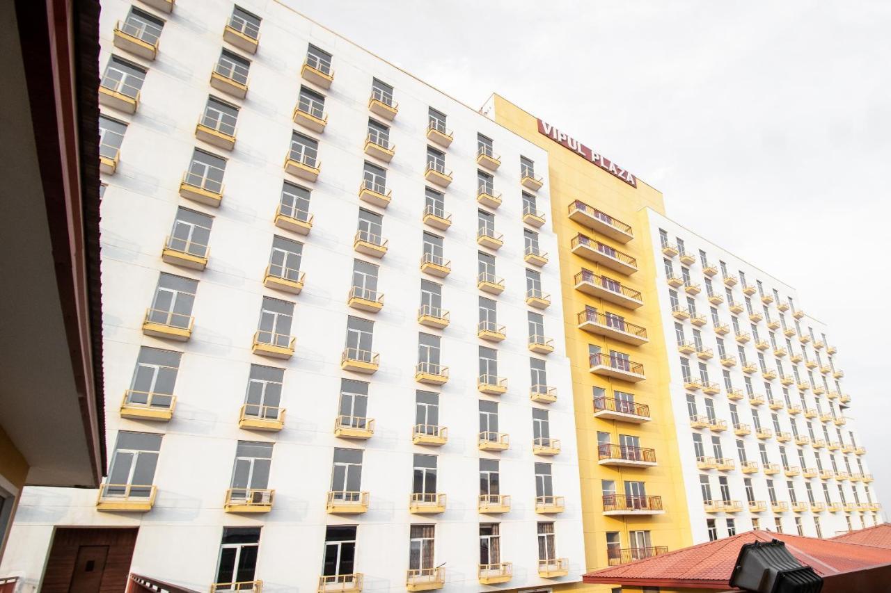 Hotel Grand 81 Faridabad Zewnętrze zdjęcie