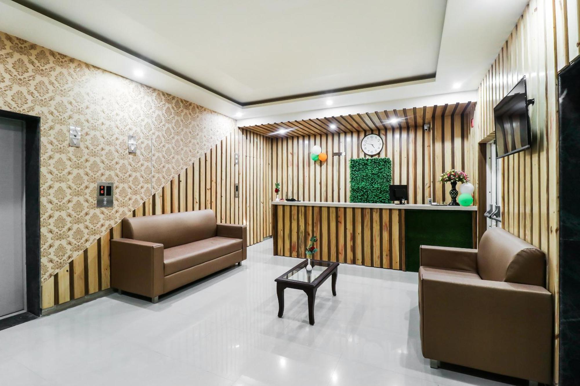 Hotel Grand 81 Faridabad Zewnętrze zdjęcie