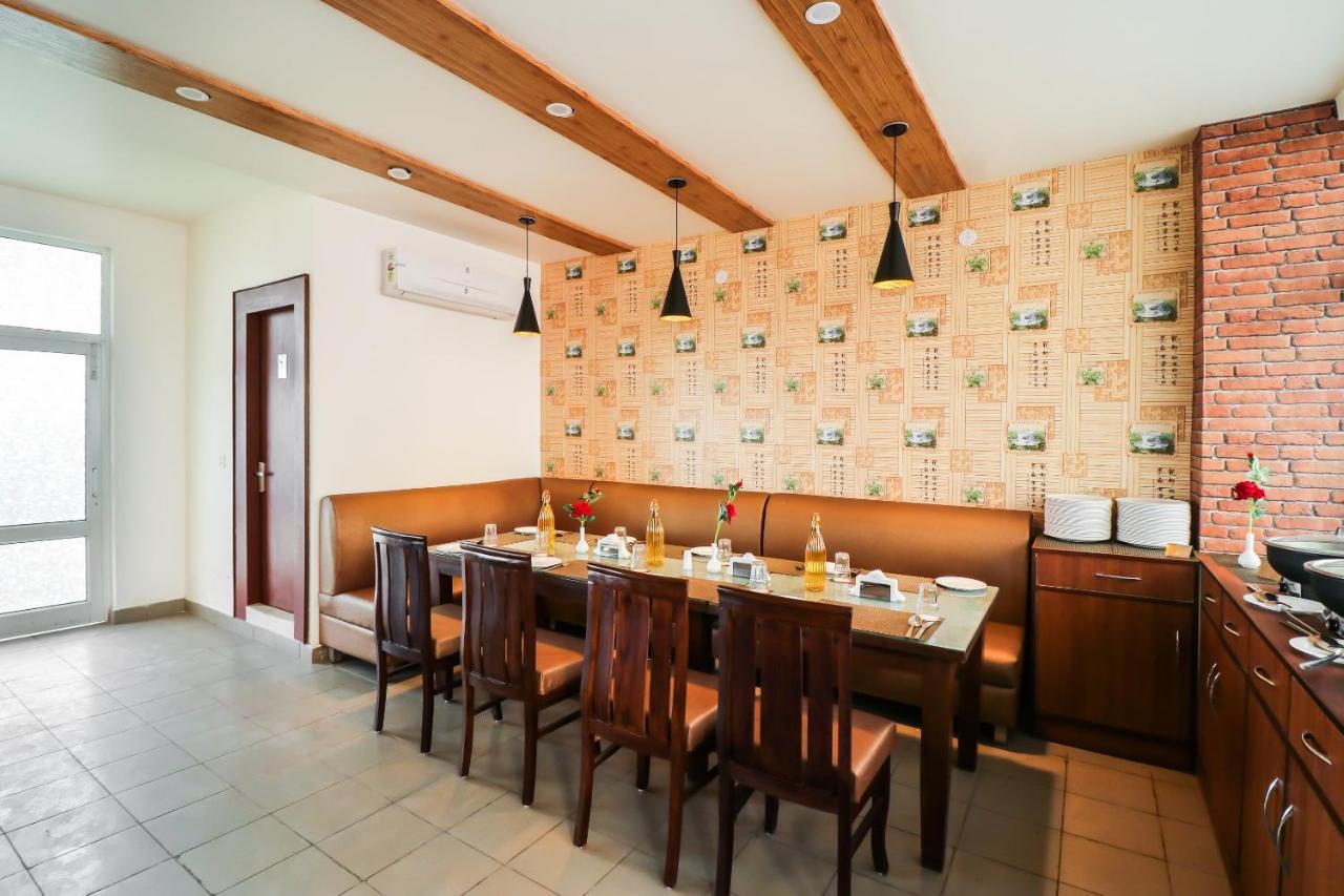 Hotel Grand 81 Faridabad Zewnętrze zdjęcie