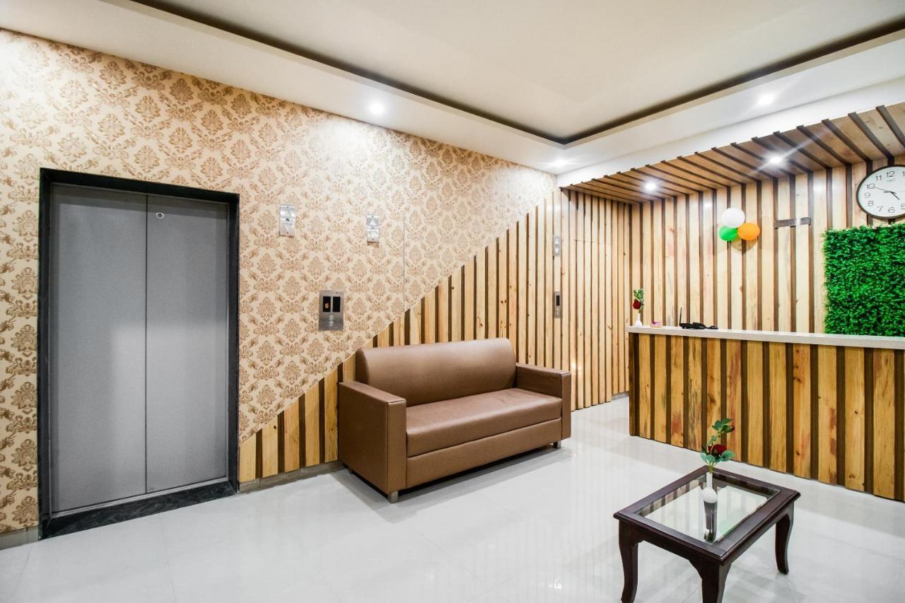Hotel Grand 81 Faridabad Zewnętrze zdjęcie