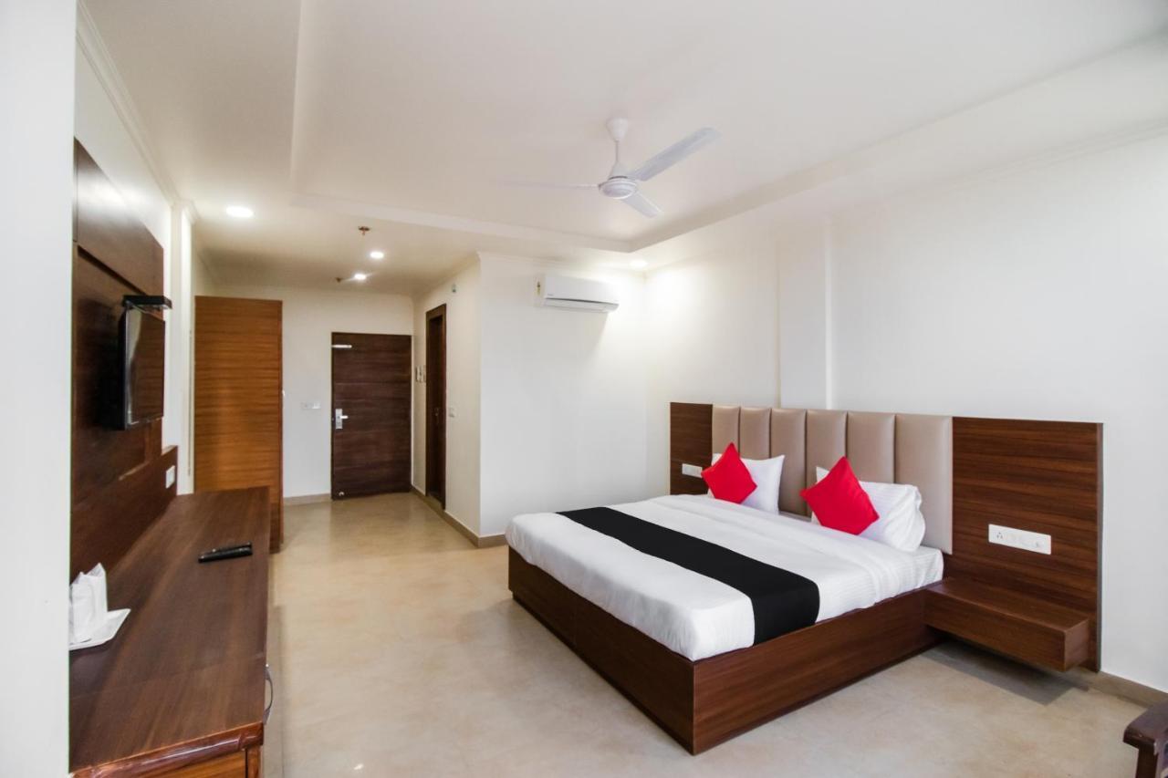 Hotel Grand 81 Faridabad Zewnętrze zdjęcie