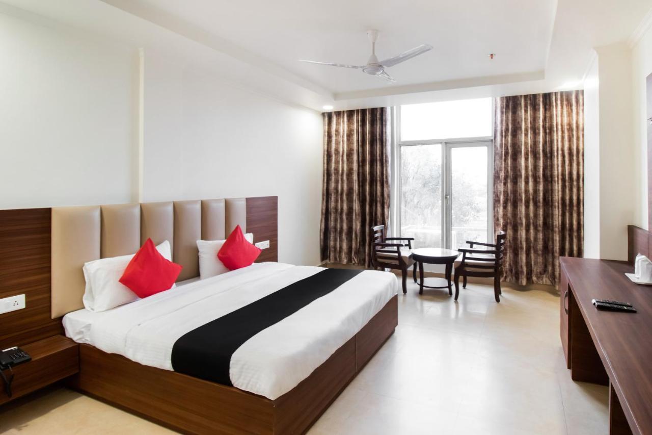 Hotel Grand 81 Faridabad Zewnętrze zdjęcie