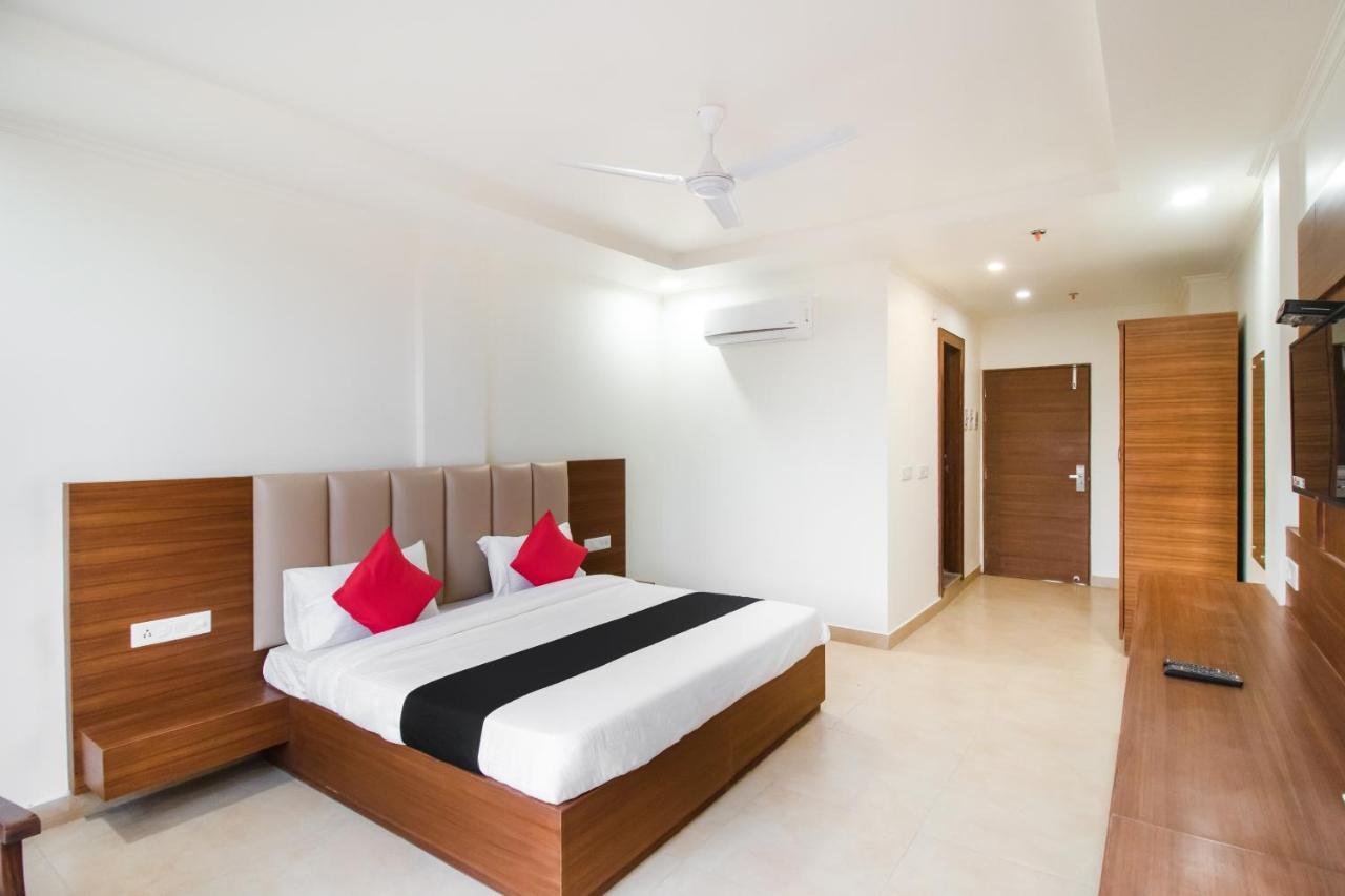 Hotel Grand 81 Faridabad Zewnętrze zdjęcie
