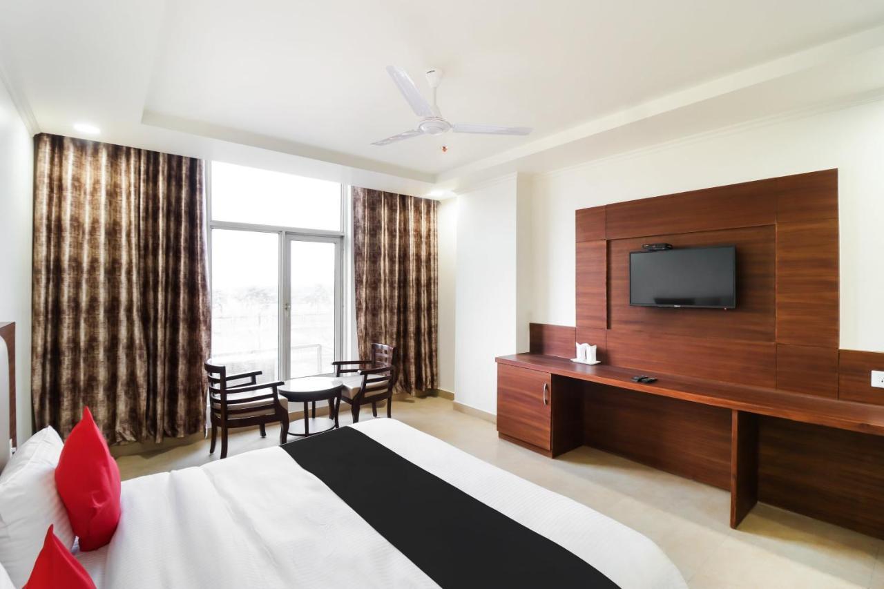 Hotel Grand 81 Faridabad Zewnętrze zdjęcie