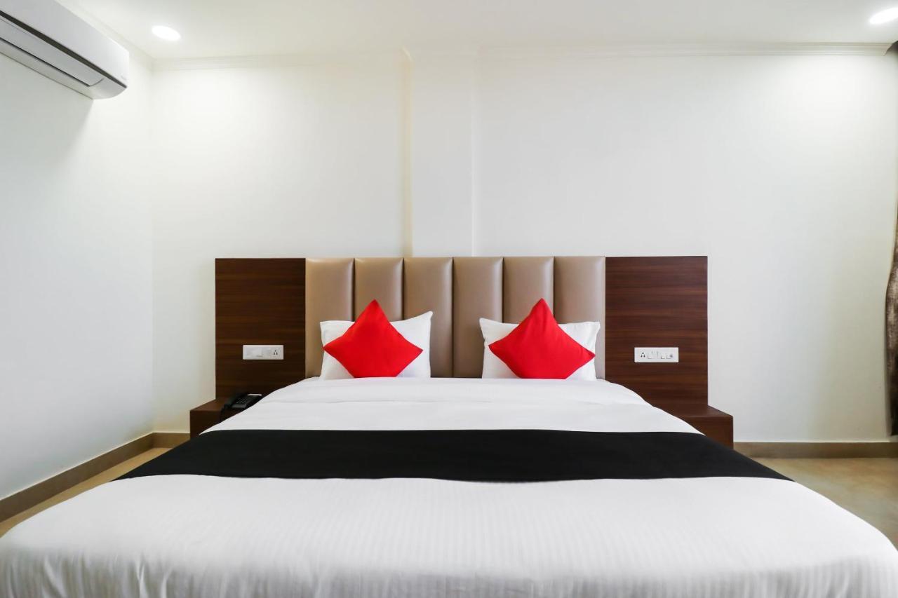 Hotel Grand 81 Faridabad Zewnętrze zdjęcie