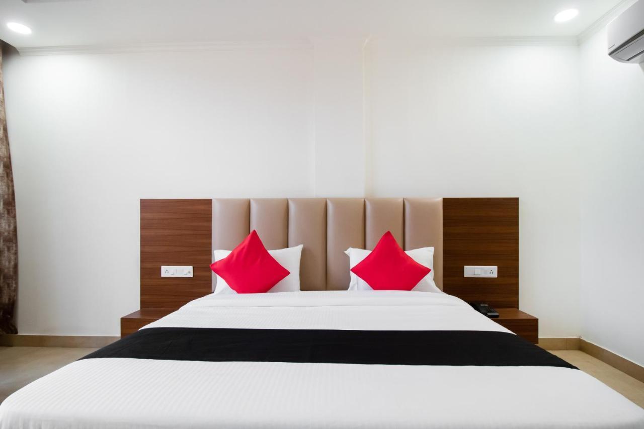 Hotel Grand 81 Faridabad Zewnętrze zdjęcie